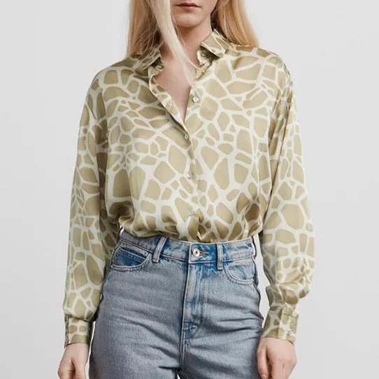 Leopard Print Casual Top with Button-Up Closure and Long Sleeves